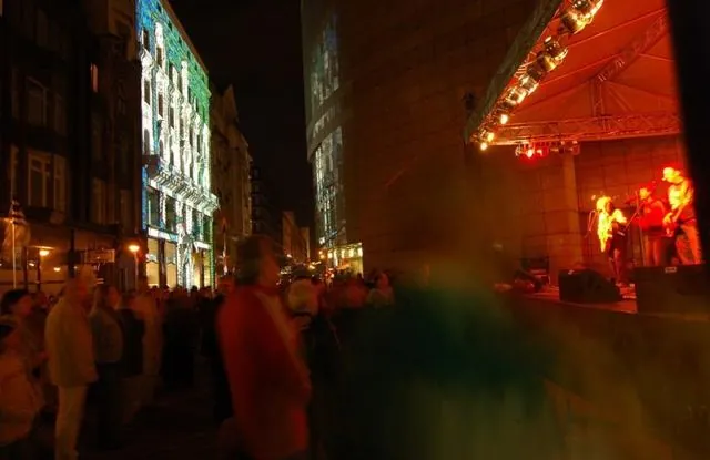 European House in Budapest: light art installation for the 50th anniversary of the signing of the Treaty of Rome: photograph 14 of 23 in the archive's gallery