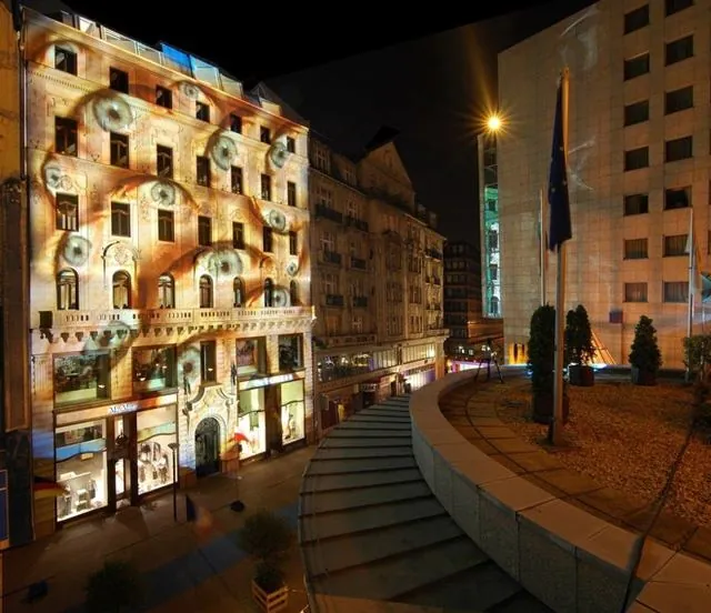 European House in Budapest: light art installation for the 50th anniversary of the signing of the Treaty of Rome: photograph 11 of 23 in the archive's gallery