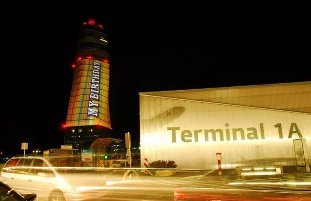 Light Art Installation Demo, Vienna International Airport (VIE): photograph 6 of 37 in the archive's gallery