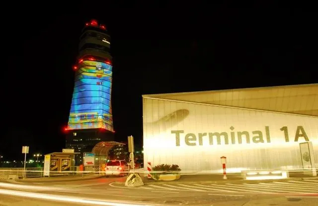 Light Art Installation Demo, Vienna International Airport (VIE): photograph 26 of 37 in the archive's gallery