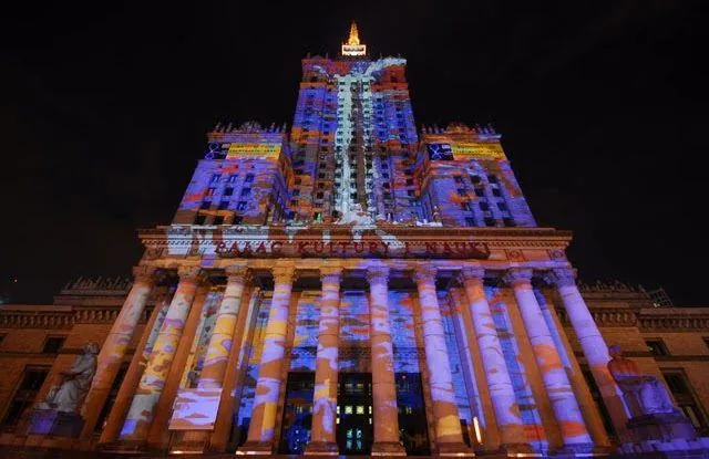 The Palace of Light and Art: An Urban Intervention, Warsaw, 2006, seven days: photograph 21 of 25 in the archive's gallery
