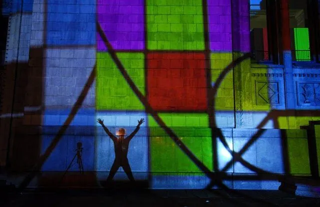 The Palace of Light and Art: An Urban Intervention, Warsaw, 2006, seven days: photograph 23 of 25 in the archive's gallery